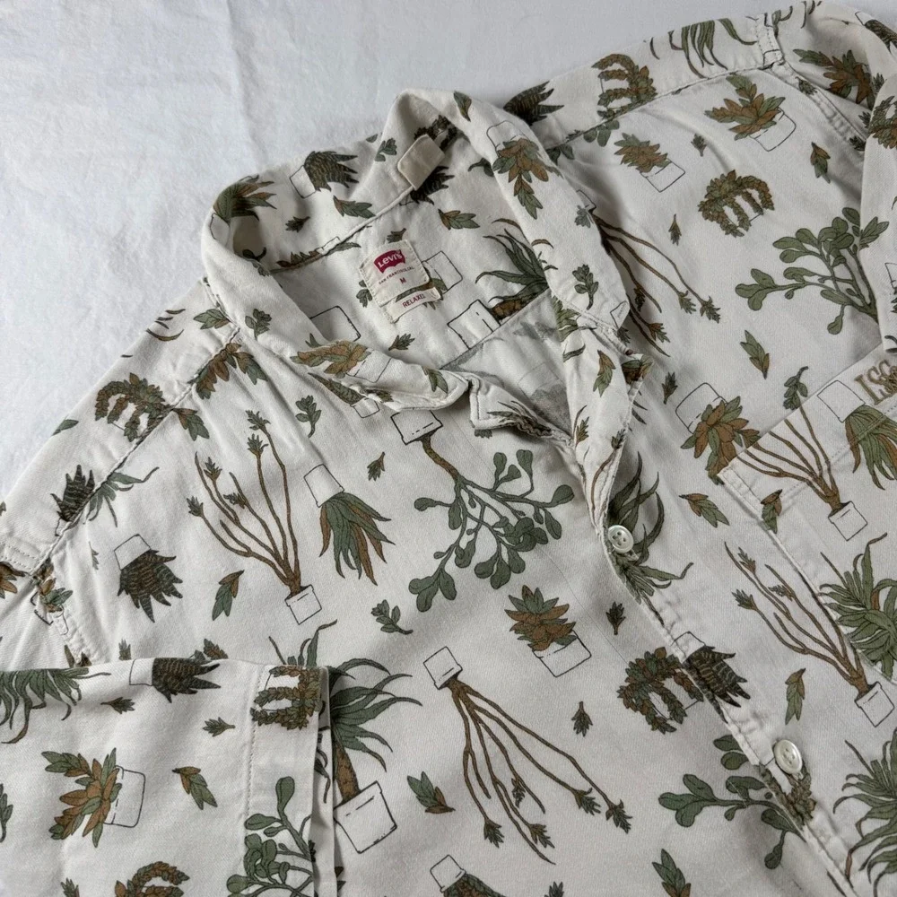 Levi's Men's Size M Cubano‎ Cream Plant Relaxed Fit Button Up Shirt 72625-0028